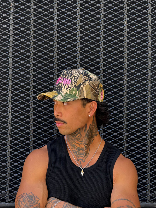 CAMOFLAUGE SNAPBACK HAT WITH PINK EMBROIDERED LOGO